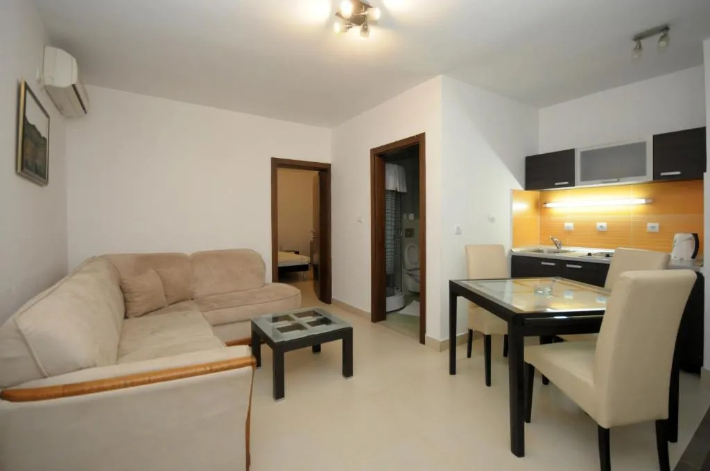 Image 3 of Apartments Anita
