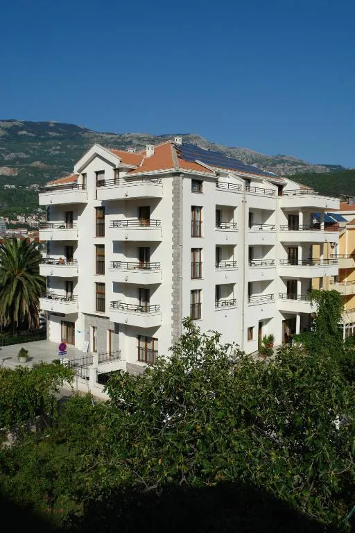 Image 3 of Apartments Butua