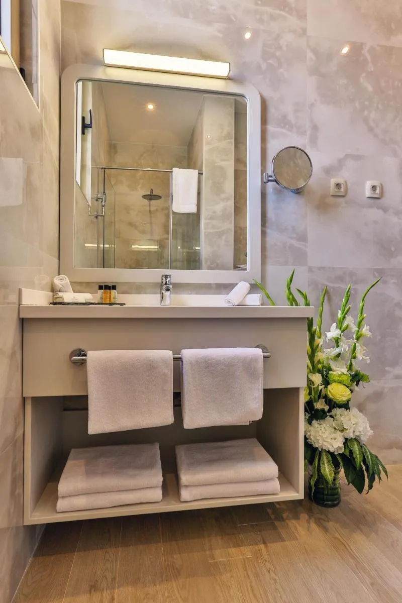 Image 4 of Avanti Hotel & Spa