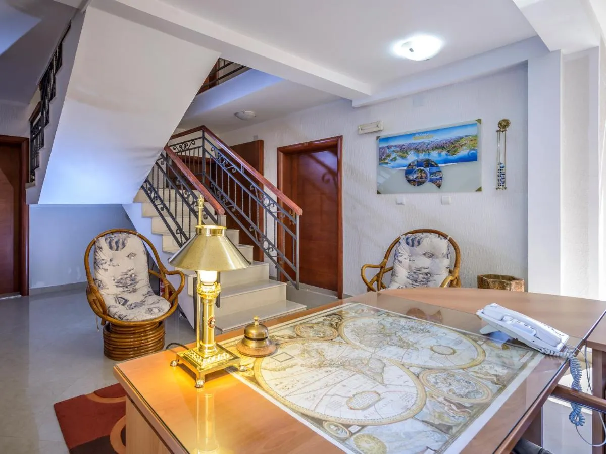 Image 5 of Captain Apartments