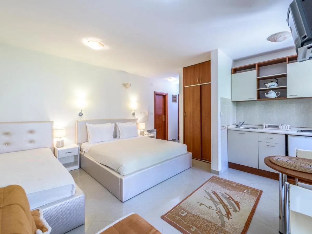 Image 4 of Captain Apartments