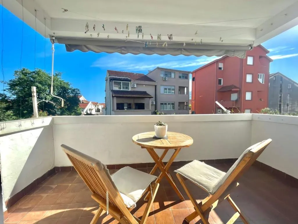 Image 1 of Family One bedroom apartment with Garden view