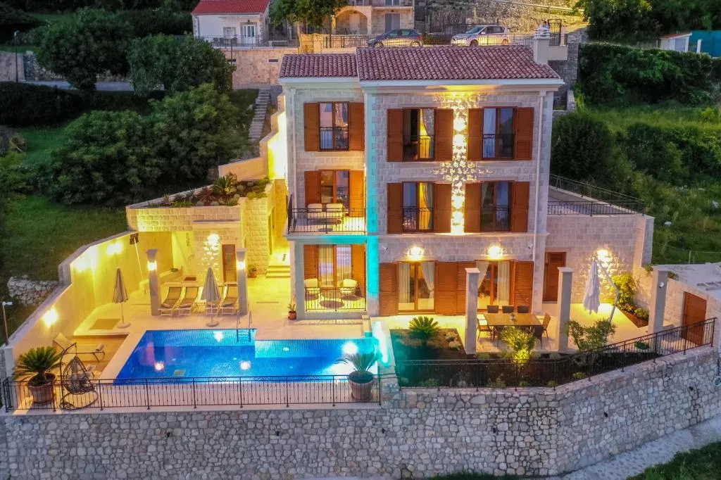Image of Luxury Villa Flower