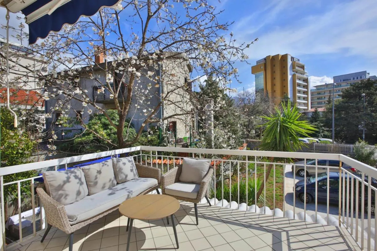 Image 2 of Marinero Apartments