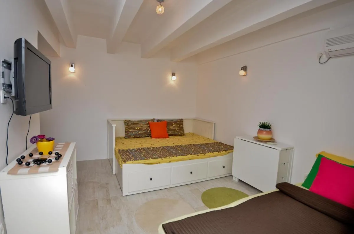 Image 4 of Alex Apartments