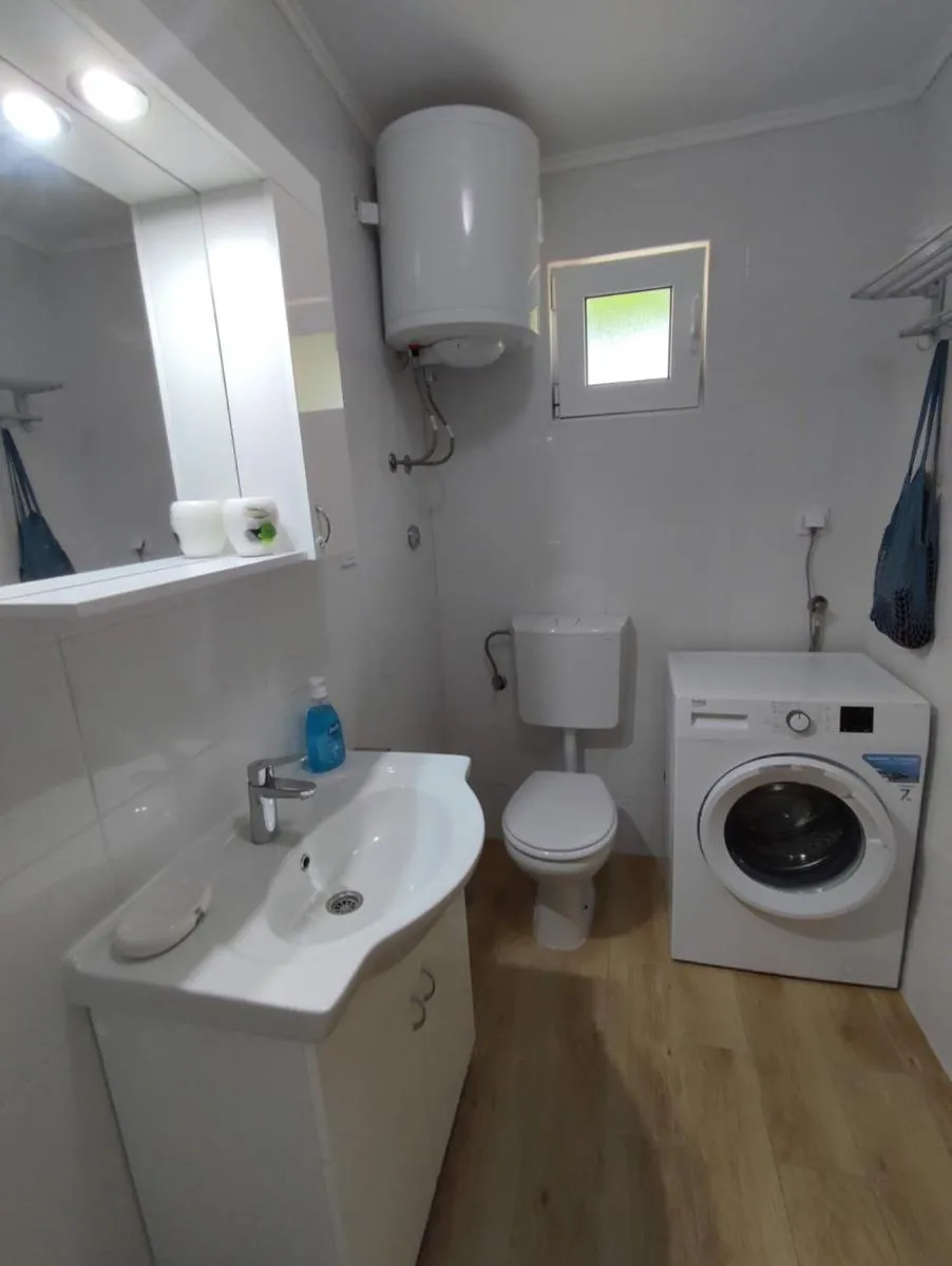 Image 2 of Apartman Lora