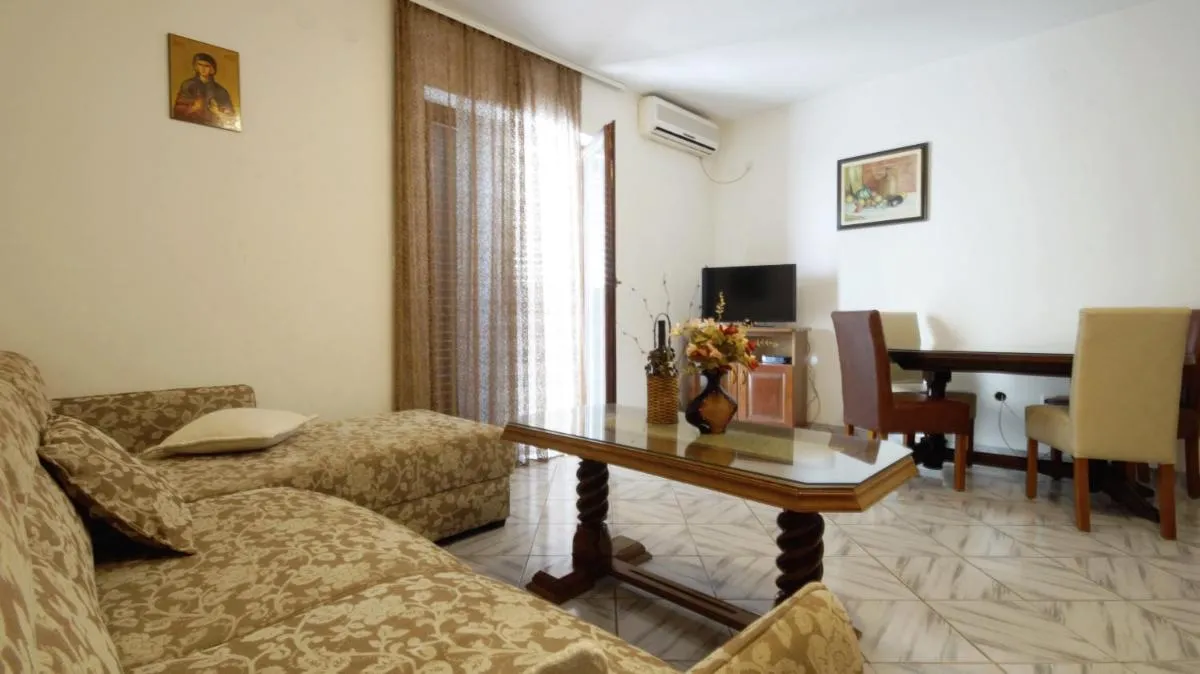 Image 4 of Apartment Glomazic