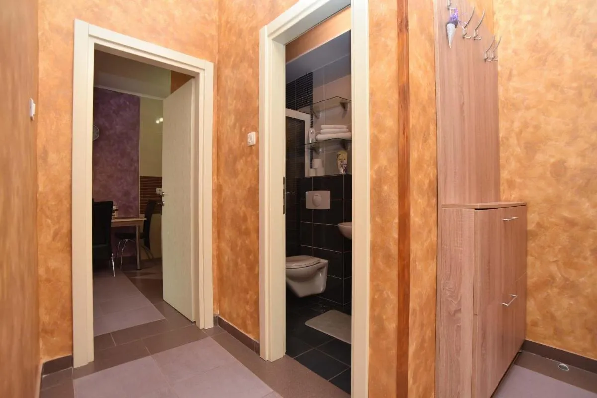 Image 2 of Apartment Golden Lavender