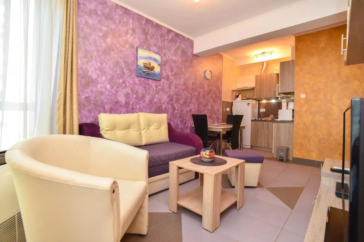 Image 3 of Apartment Golden Lavender