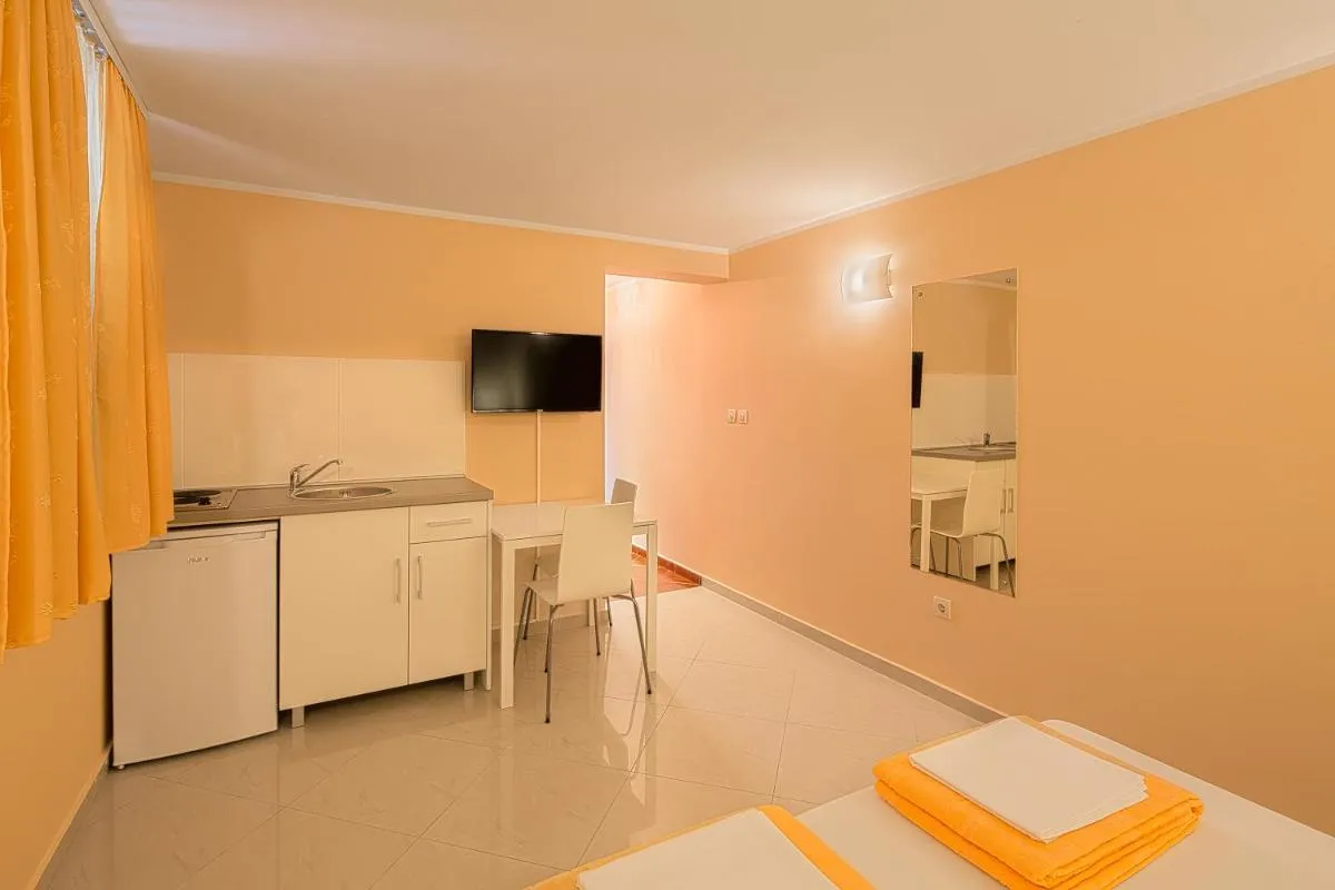 Image 2 of Apartments Mika