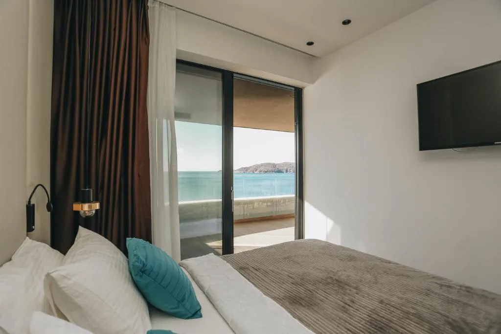 Image of Beachfront luxury apartment
