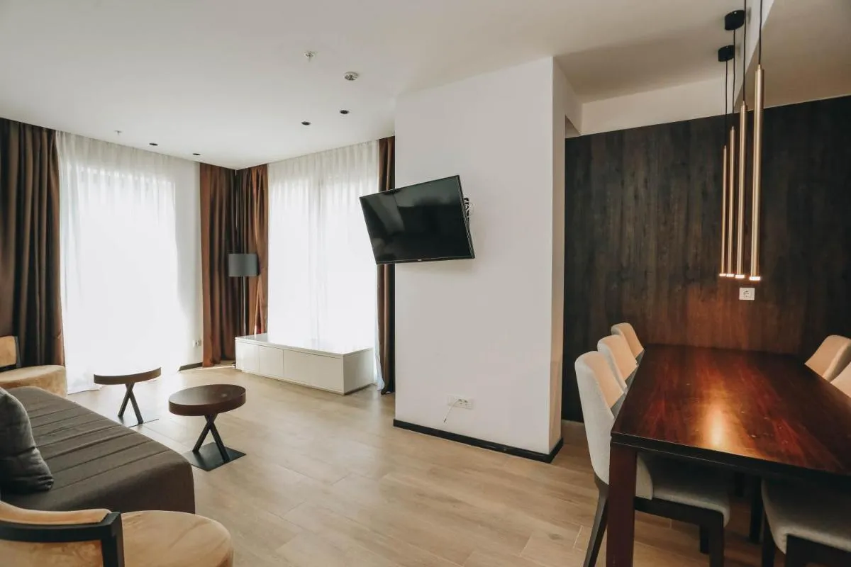 Image 2 of Beachfront luxury apartment