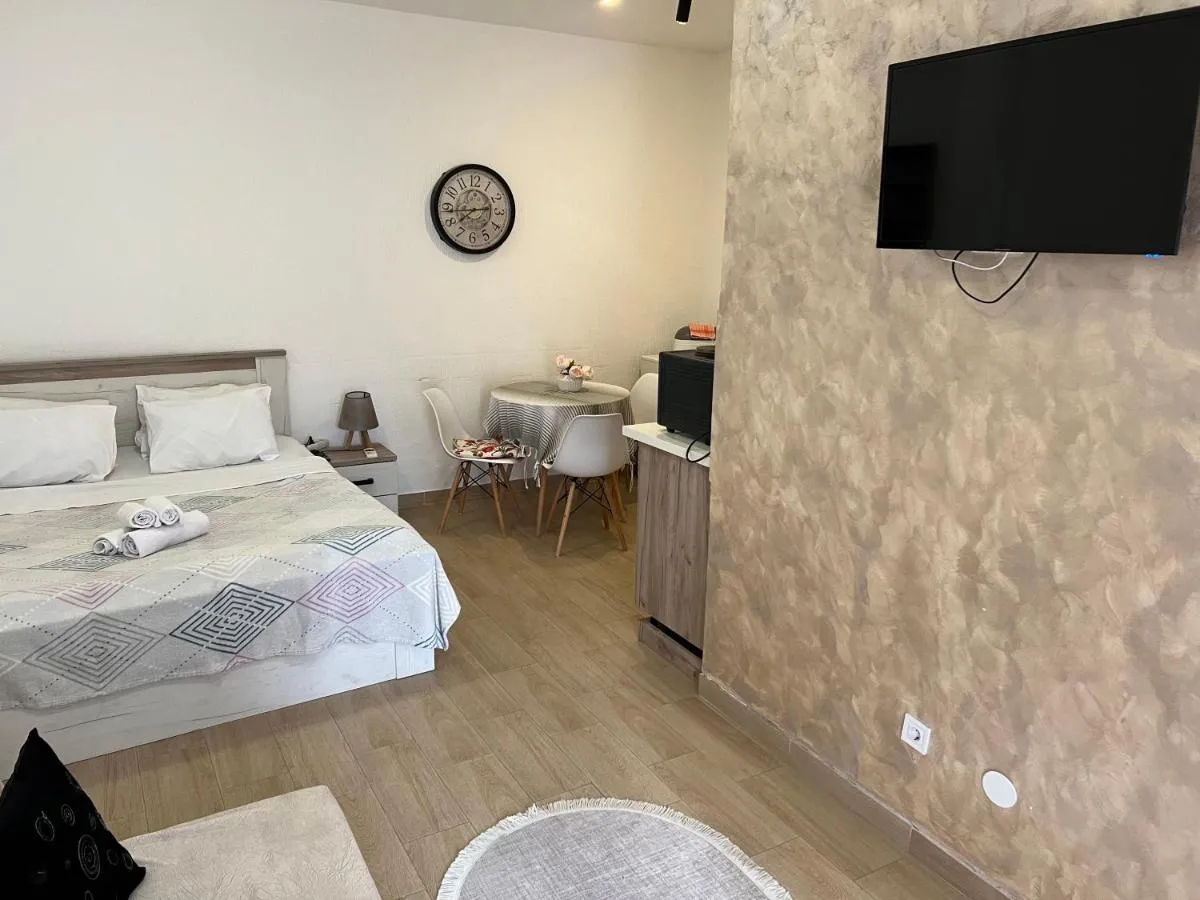 Image 2 of CASA APARTMENTS, one-bedroom apartment