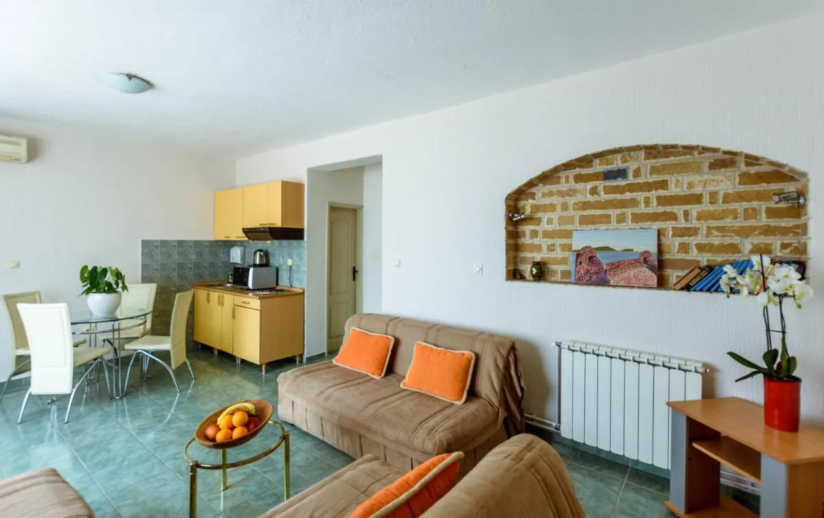 Image 3 of Contessa Apartments