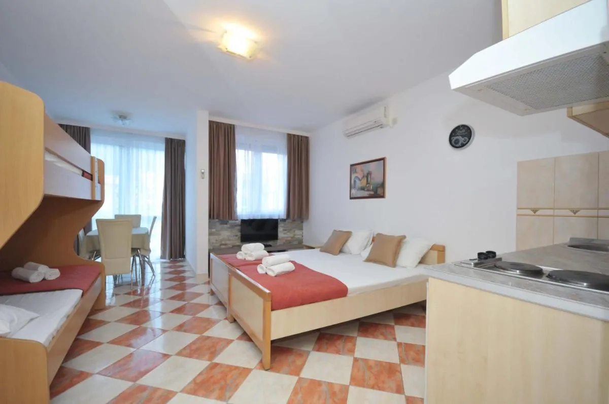 Image 2 of D&D Apartments 3
