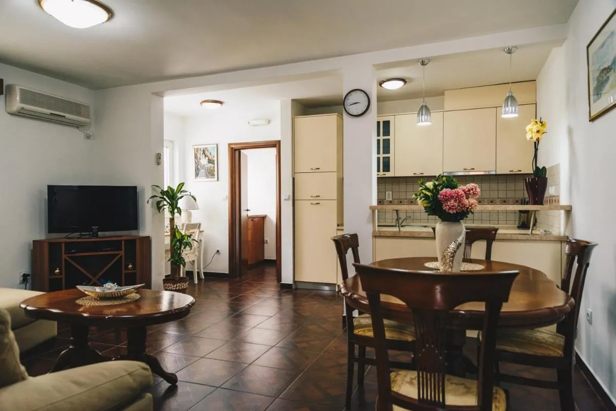 Image 3 of El Mar Apartments