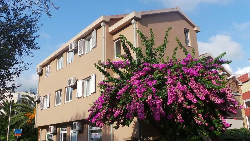 Image of El Mar Apartments