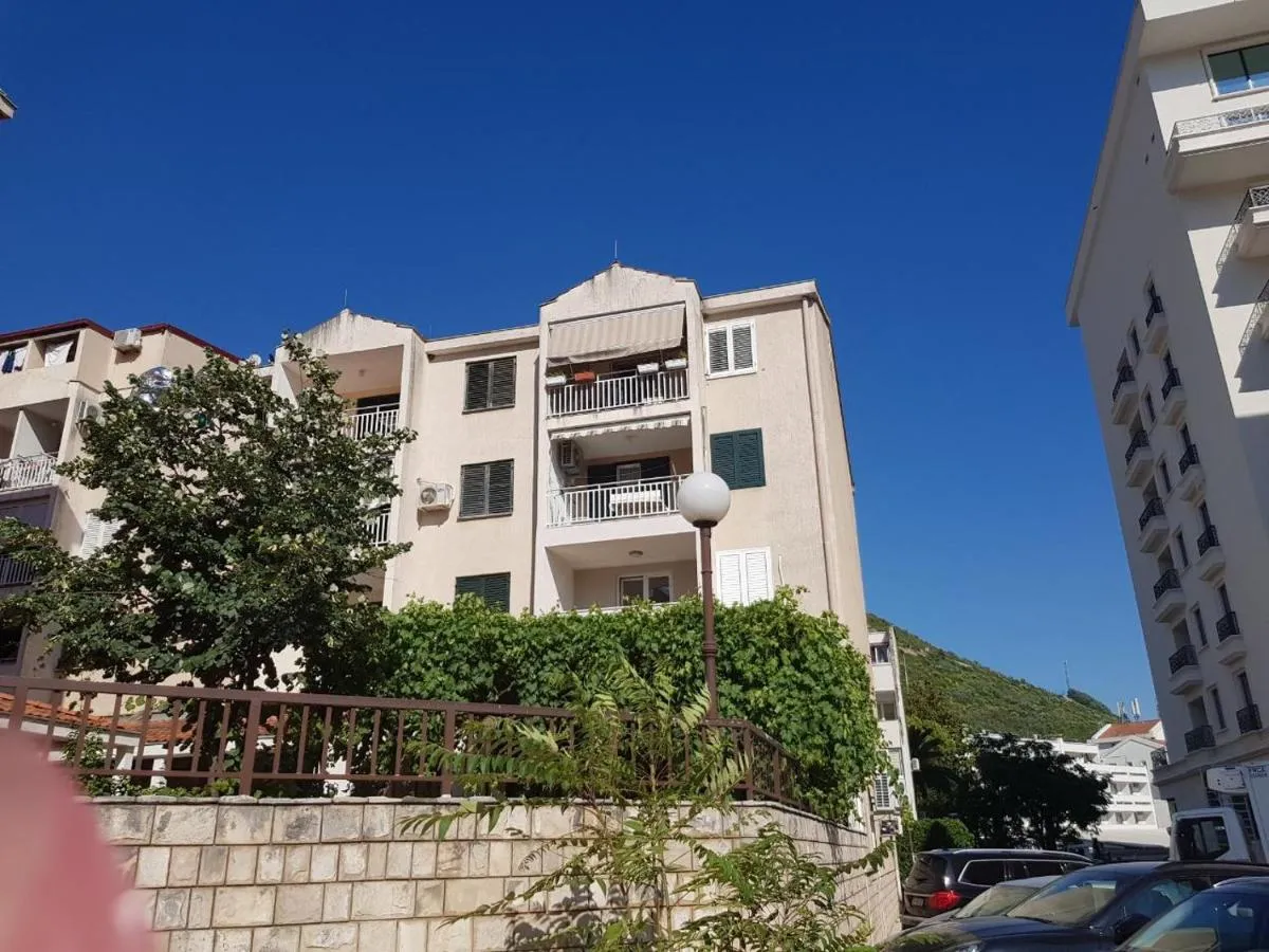 Image 5 of Emi