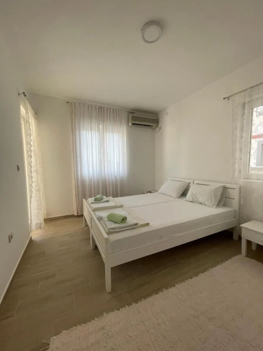 Image 6 of Luna Apartments