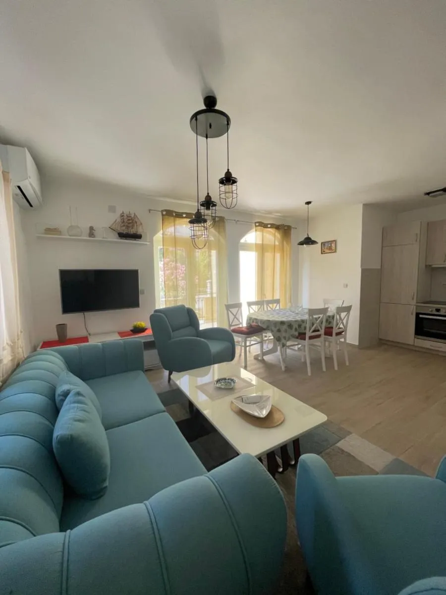 Image 4 of Luna Apartments