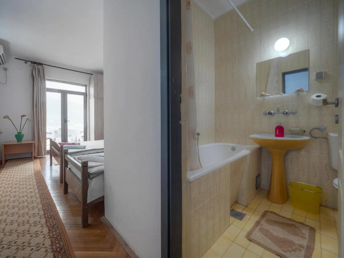 Image 2 of Madra Rooms and Apartments