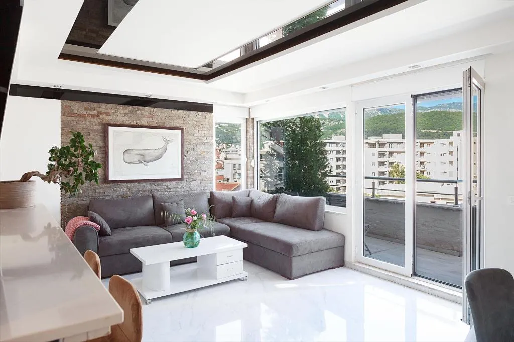 Image of Modern 3-bedroom apt with private roof-top terrace