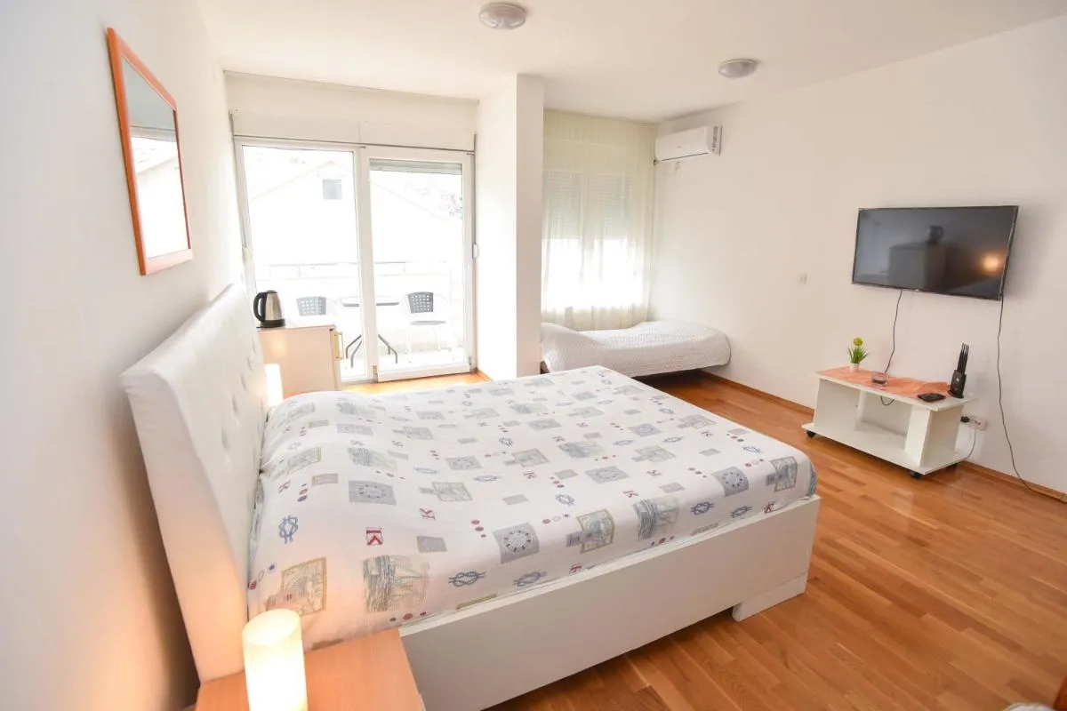 Image 5 of Modern Studio 200m from the Beach