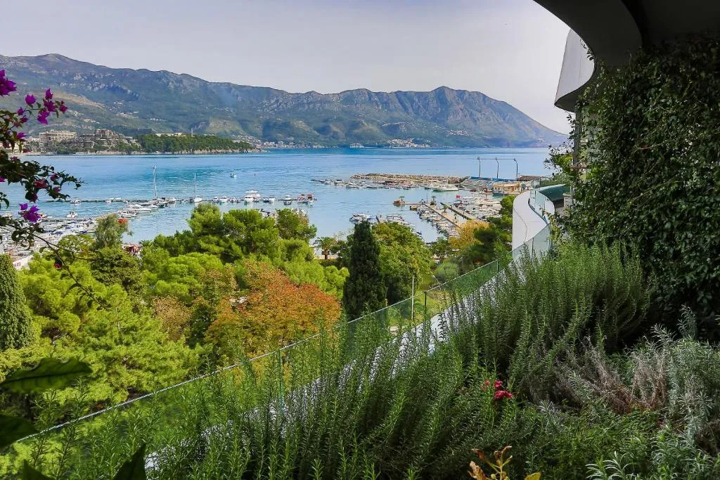 Image of Royal Gardens Paradise
