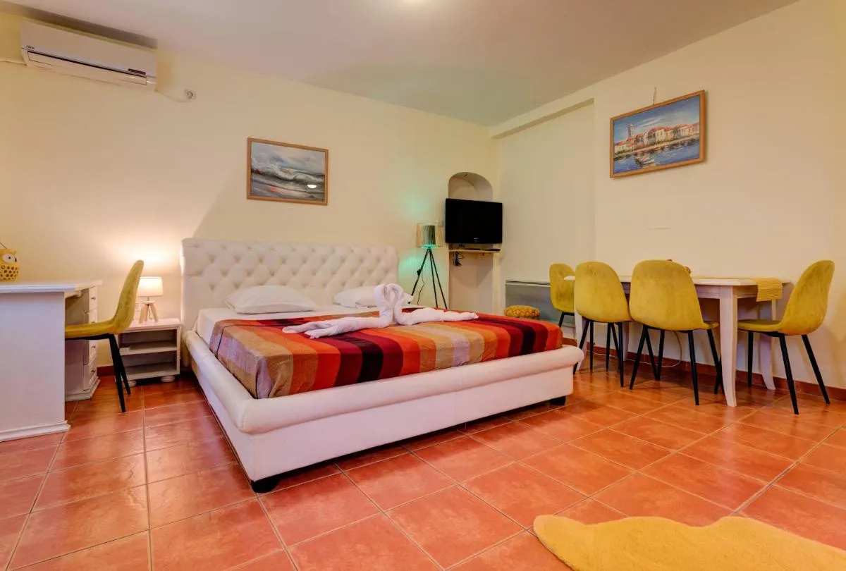 Image 2 of Splendid Apartments