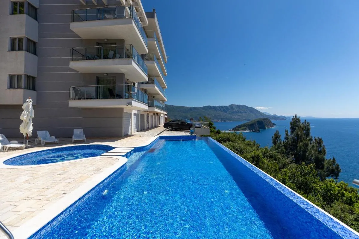 Image 2 of Tophill Altezza 9 best view and pool
