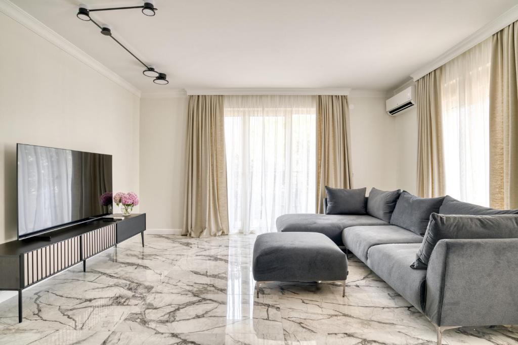 Image of Apt “Royal Oak” 2 Bedroom with Garage Parking