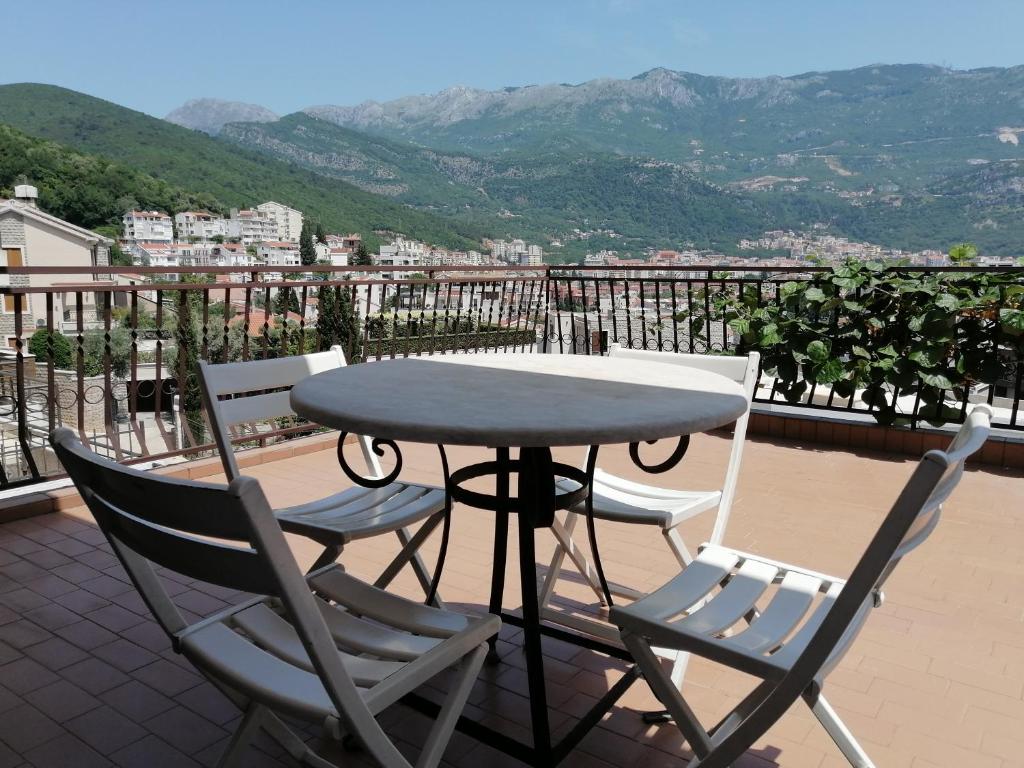 Image of Lovely apartment with big terrace in Budva