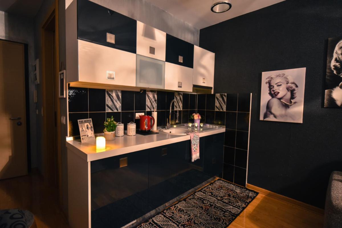 Image 3 of Marilyn Apartment