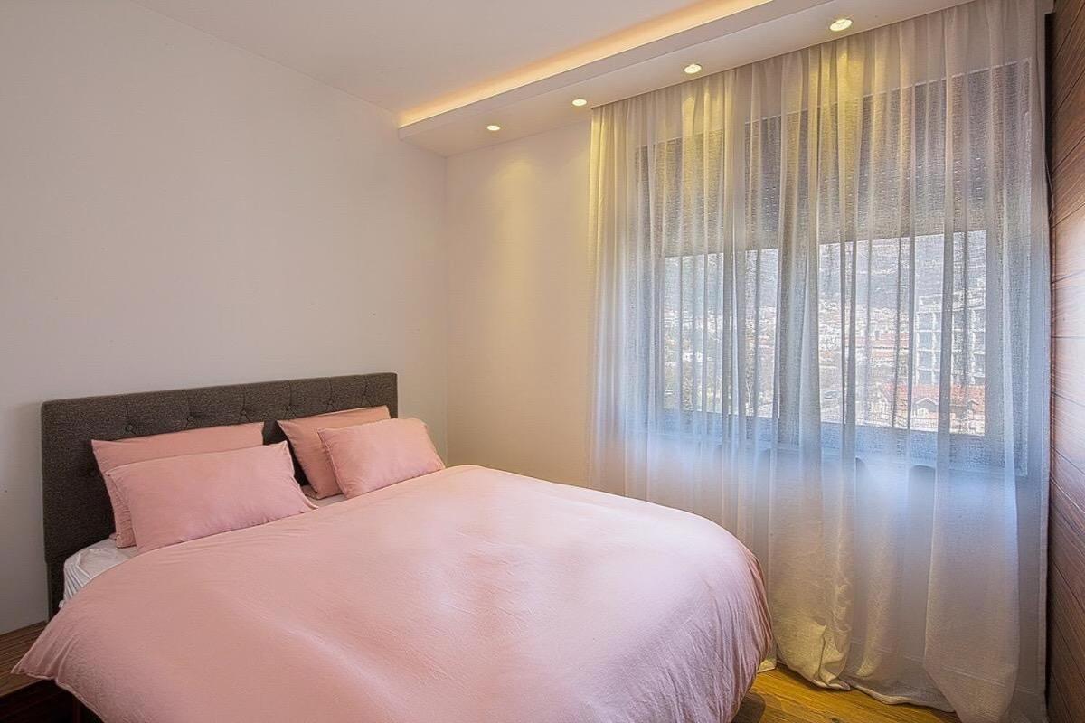 Image 1 of Modern home in the city center