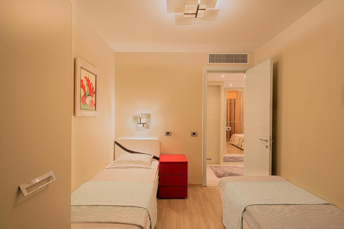 Image 6 of Premier LUX apartment