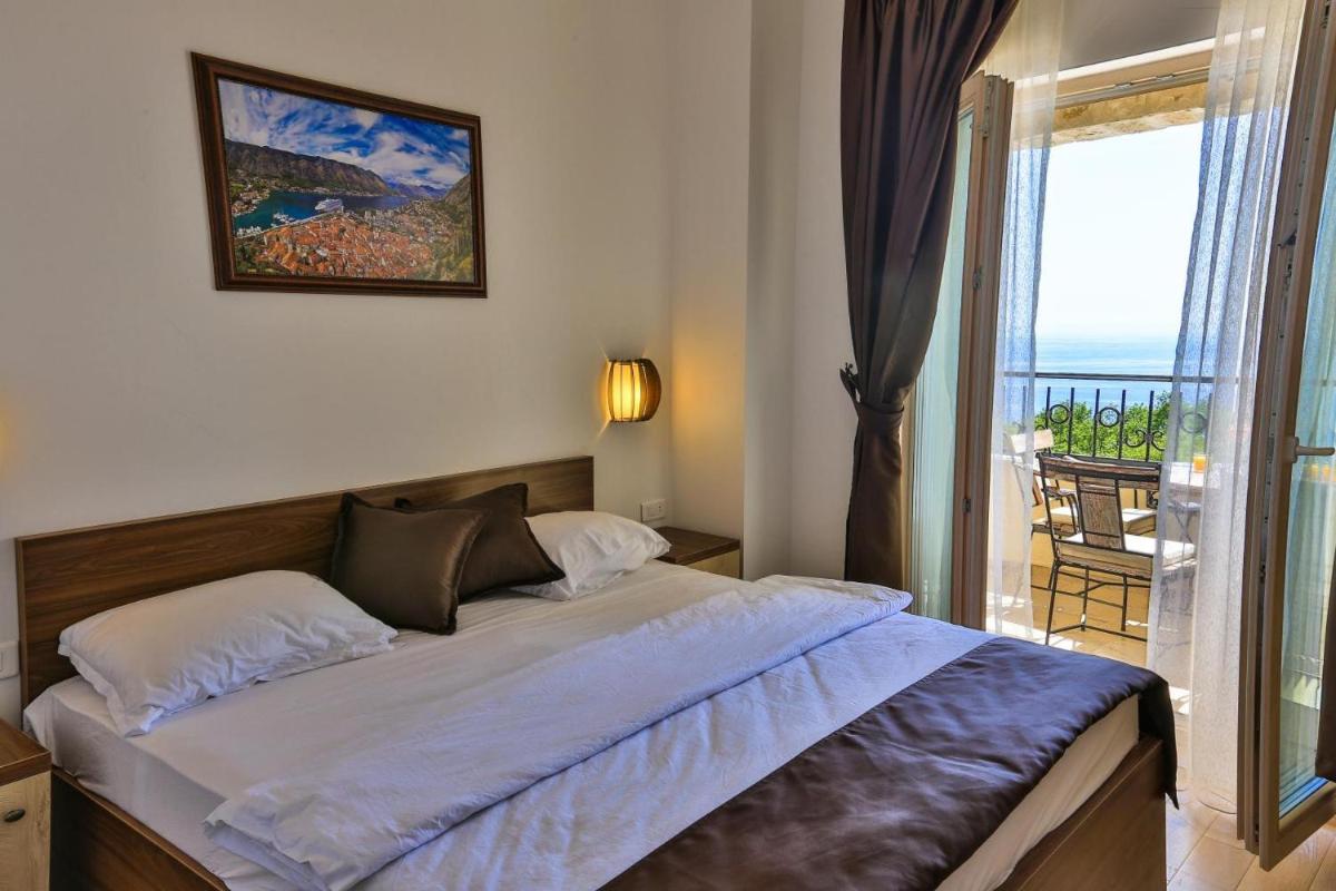 Image 1 of Sunny Villa Violet