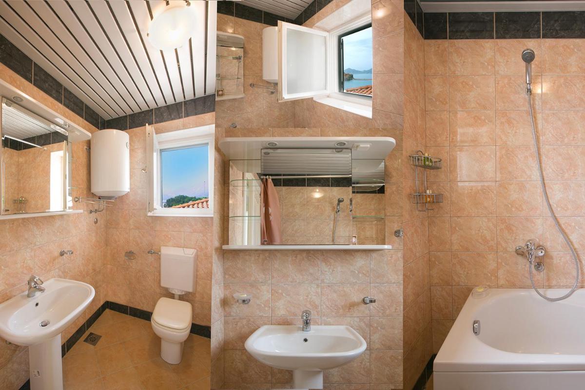Image 2 of Sveti Stefan Beach Apartment