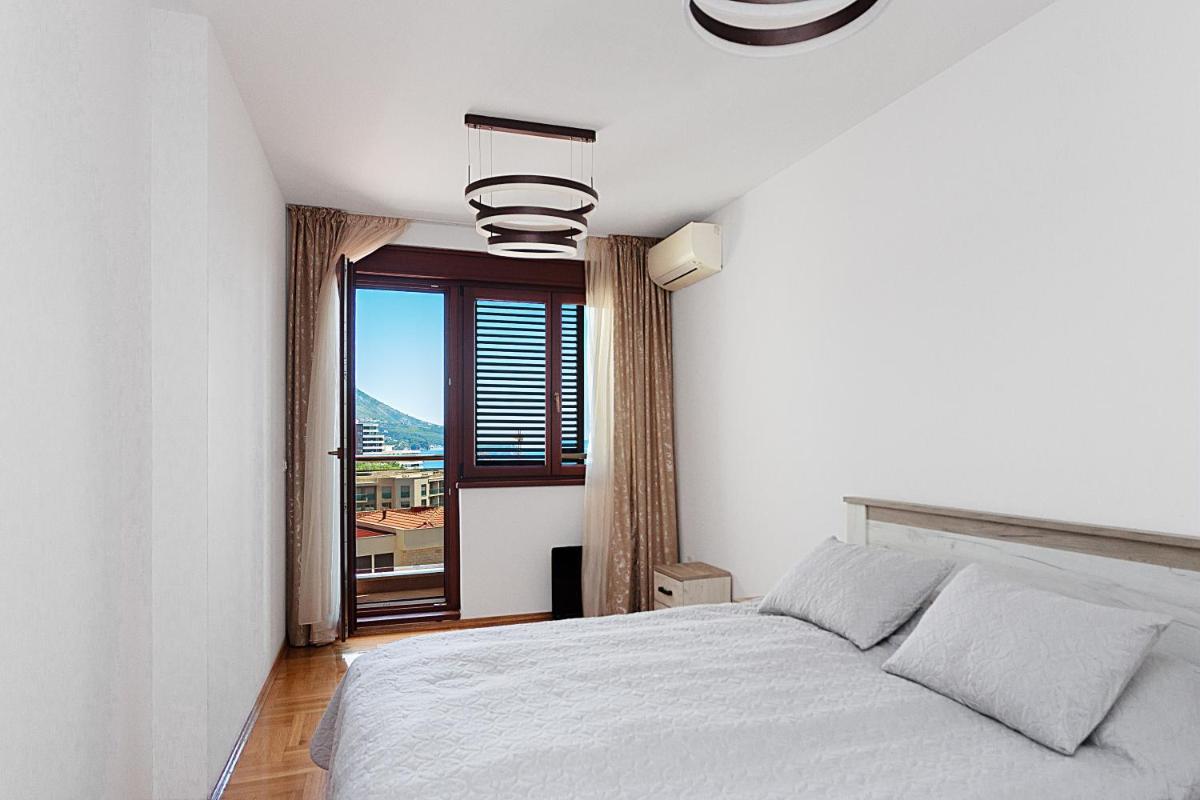 Image 1 of Three bedroom spacious apartment Anatolia