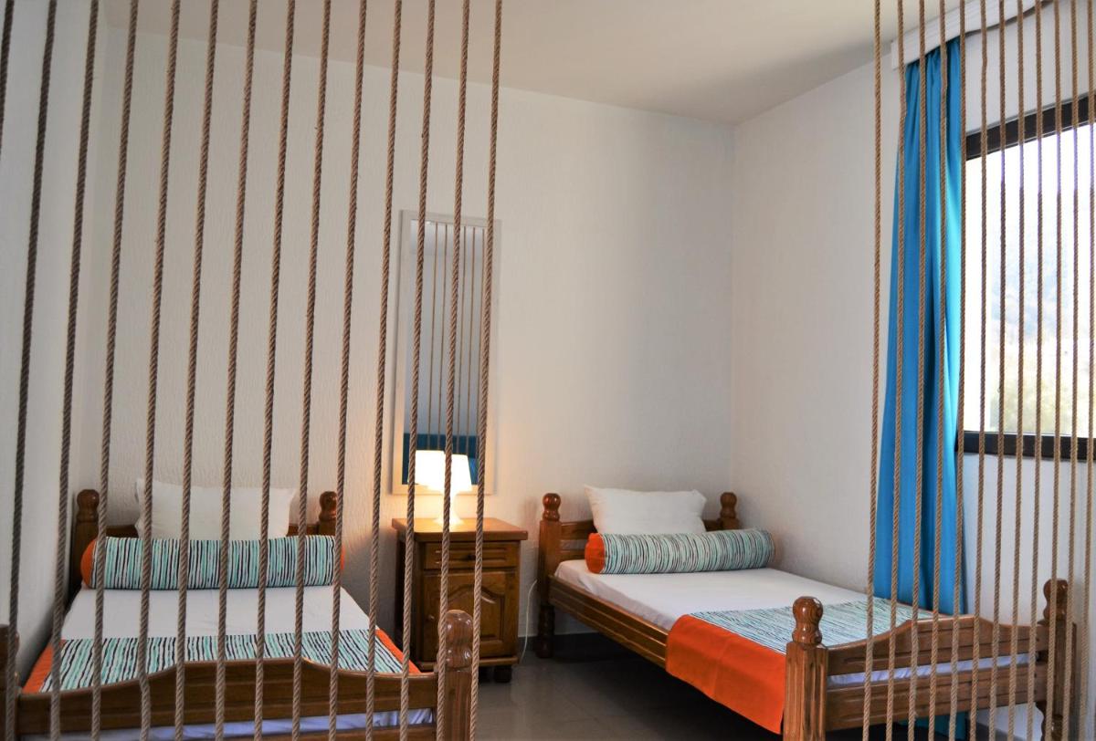 Image 1 of Yeshill Apart & Studio